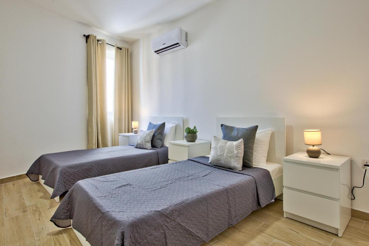 Sliema Duplex Penthouse With Sea Views & Private Terrace By Shortletsmalta Apartment ภายนอก รูปภาพ