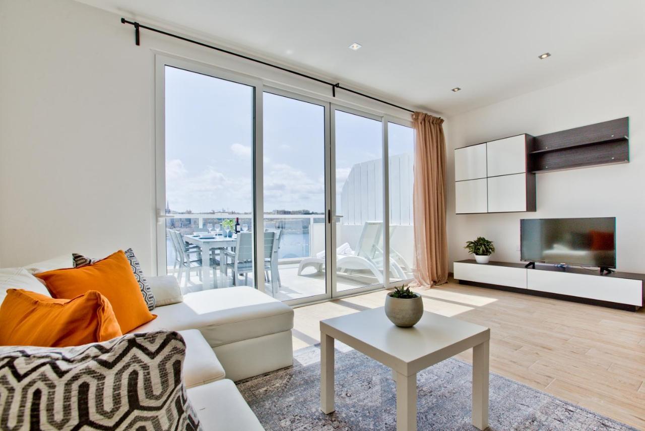 Sliema Duplex Penthouse With Sea Views & Private Terrace By Shortletsmalta Apartment ภายนอก รูปภาพ