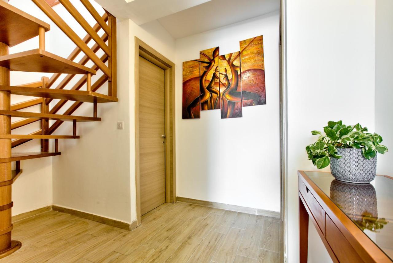 Sliema Duplex Penthouse With Sea Views & Private Terrace By Shortletsmalta Apartment ภายนอก รูปภาพ