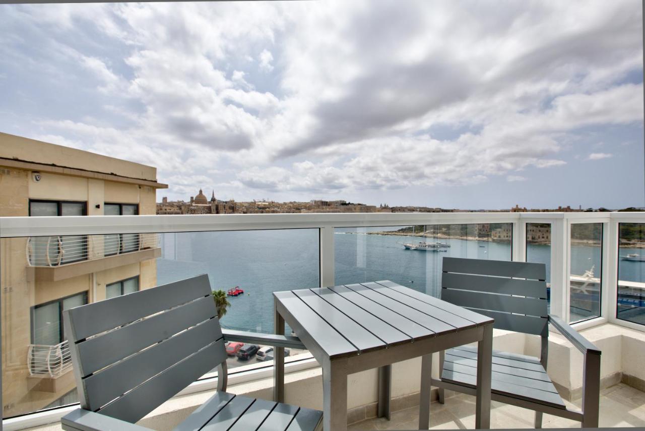 Sliema Duplex Penthouse With Sea Views & Private Terrace By Shortletsmalta Apartment ภายนอก รูปภาพ