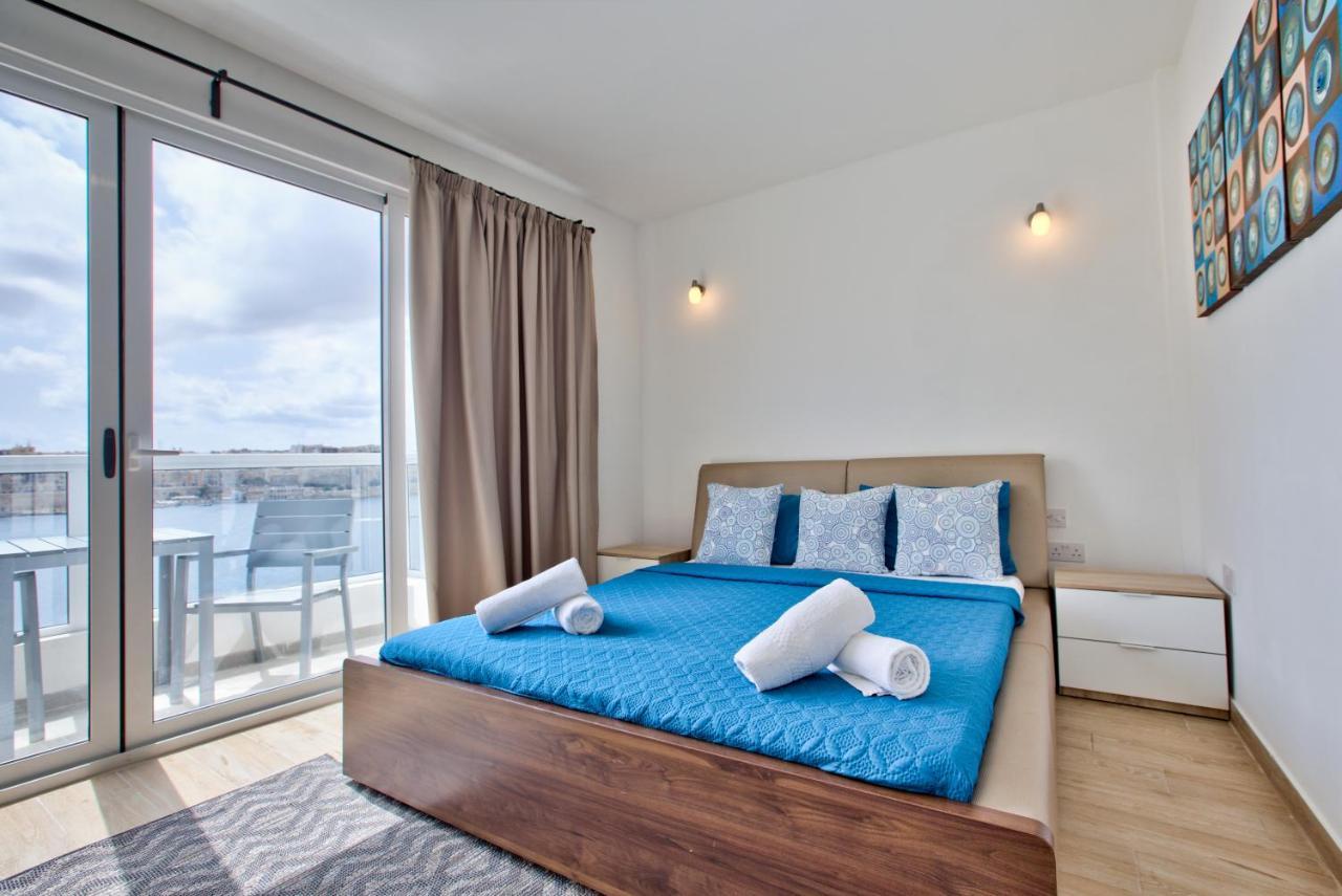 Sliema Duplex Penthouse With Sea Views & Private Terrace By Shortletsmalta Apartment ภายนอก รูปภาพ