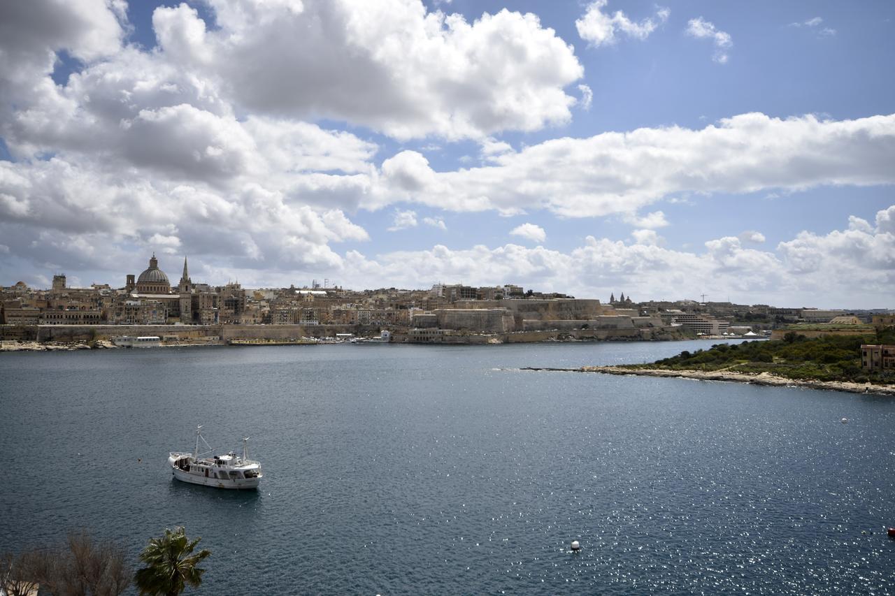 Sliema Duplex Penthouse With Sea Views & Private Terrace By Shortletsmalta Apartment ภายนอก รูปภาพ